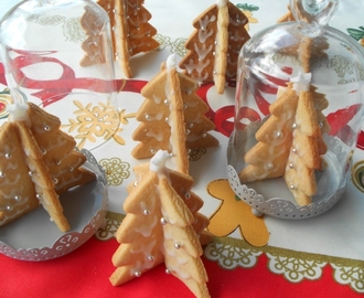 Alberi di Natale tridimensionali di pasta frolla: i miei biscotti segnaposto