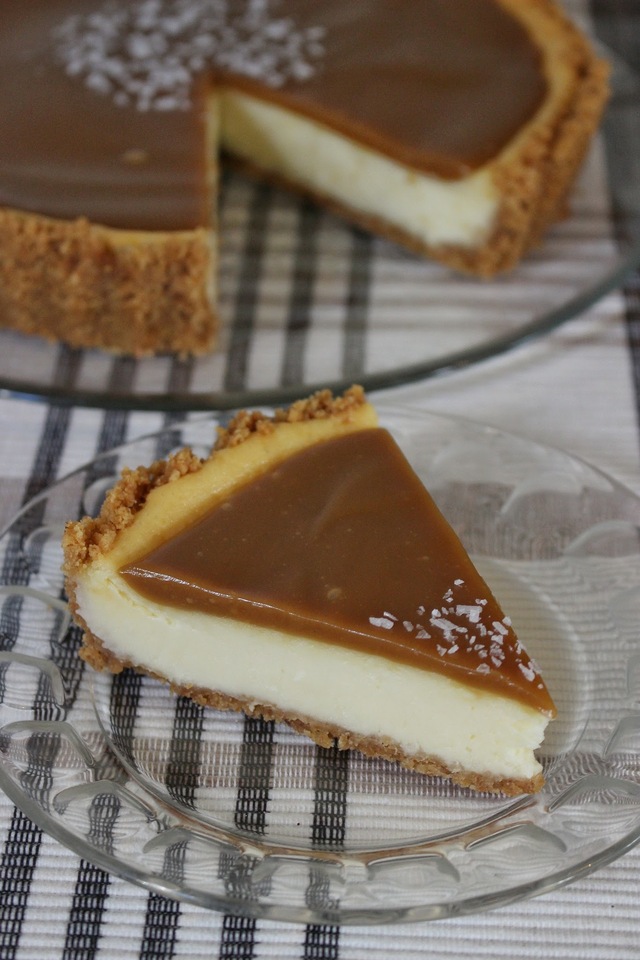 Salted caramel cheesecake -piirakka
