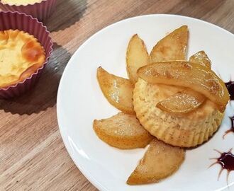 Inšpirácia na rýchle víkendové pečenie: tvarohové muffiny bez cukru s horúcimi hruškami