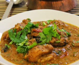Classic South Indian Chicken Curry / Country Style Indian Spicy Chicken curry !!!!