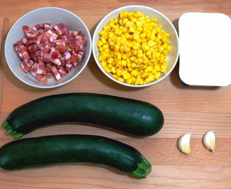Gefüllte Zucchini aus dem Ofen - mit Bacon und Mais
