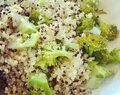 Quinoa con brócoli y pasas