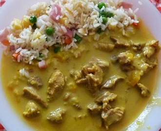 Pollo al curry con arroz tres delicias