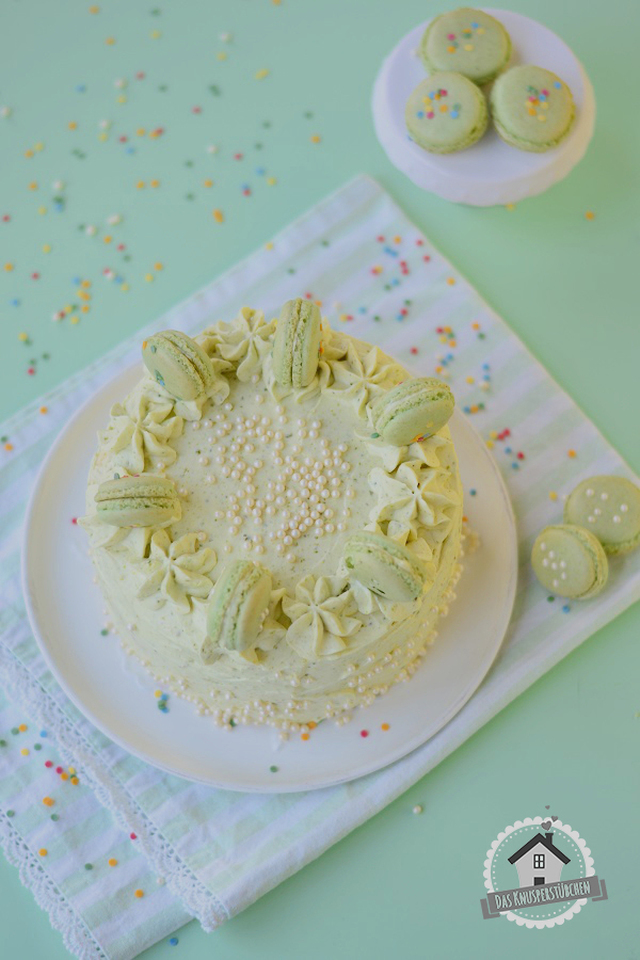 Geburtstagstorte Deluxe: Macarons treffen auf Pistazie, weiße Schokolade und Torte