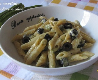Pasta risottata con zucchine e olive (ricetta semplice)