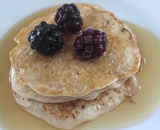 Good morning! Pancakes gehen immer -am liebsten mit Obst und Ahornsirup (vegan)