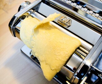 Frische Pasta selber machen - Grundrezept Pastateig für selbstgemachte Nudeln aus Hartweizengrieß