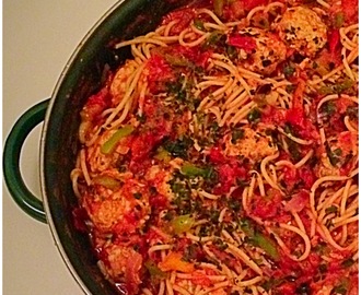 Espaguetis con albóndigas de pavo y berenjena