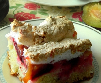 Ciasto ze śliwkami z bezą na serowym spodzie i... 1 urodziny bloga:):)