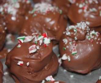 CHOCOLATE CAKE BALLS WITH CRUSHED CANDY CANES