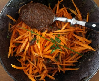 surówka z marchewki z sosem rodzynkowo-kaparowym - carrot salad with raisin-caper sauce