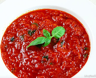 Homemade Basic Italian Tomato Sauce – a very handy recipe