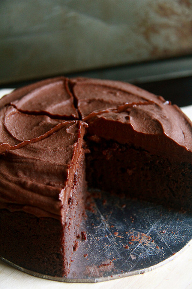 chocolate cake with instant fudge frosting.