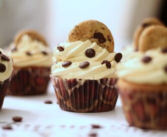 Chocolate chip cookie dough Cupcakes med Dulce de leche- frosting