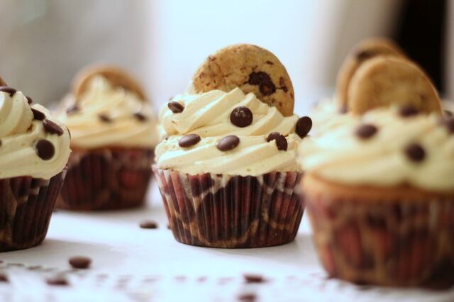 Chocolate chip cookie dough Cupcakes med Dulce de leche- frosting
