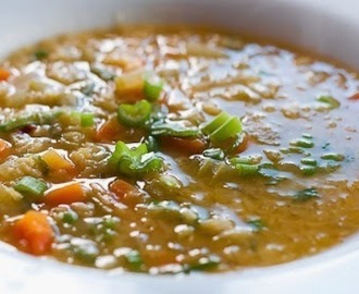 Sopa de verduras con lentejas y arroz