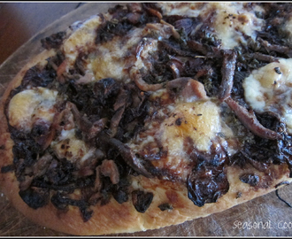 Caramelised Red Onion and Anchovy Pizza with Black Olives