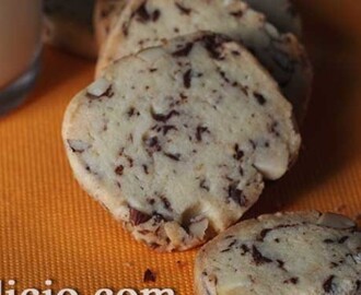 Μπισκότα με σοκολάτα και αμύγδαλα, από την Luise και το radicio.com!