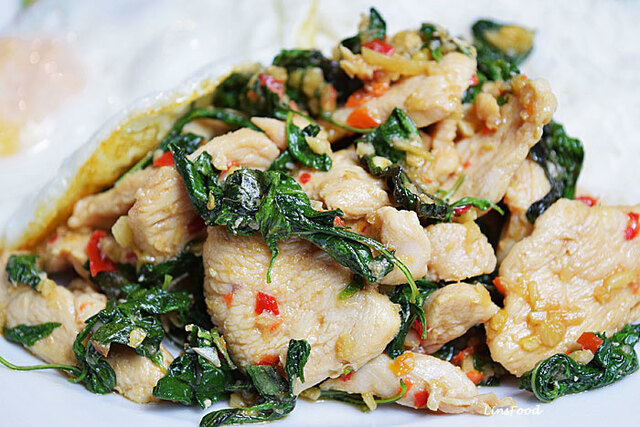 Perfect Thai Basil Chicken Recipe (Pad Kra Pao Gai | ผัดกระเพราไก่)