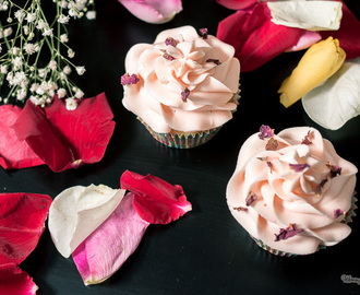 Receta del cupcake con sabor a rosas de nuestro jardín de San Valentín