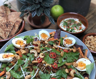 Thaise salade met kipgehakt en groenten - Familie over de kook