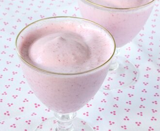 Nyttig jordgubbsmousse på lättmjölk