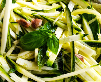 La salade de l’été : Courgettis à l’ail basilic et aux anchois de Saverio