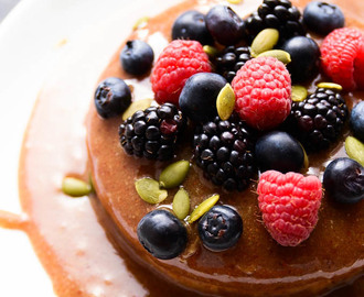 Caramel & Vanilla Cheesecake with Fresh Berries | Vegan, Gluten-Free & Paleo