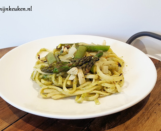 Vegetarische pasta met groene asperges en venkel