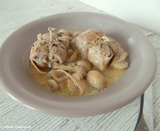 Paupiettes de veau au thym et aux champignons (Veal roulade with mushrooms and thyme)