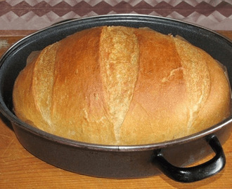 Tento recept na výborný domáci chlieb z hrnca zvládne aj úplný začiatočník. Bez váhy, bez odmerky, bez miesenia!