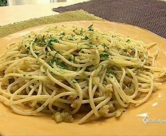 Spaghetti al pangrattato - Ricetta veloce ed economica