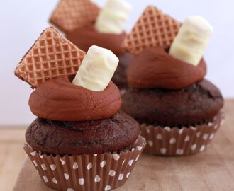 Chocolate Explosion Cupcakes mit Chocolate Sour Cream Frosting…