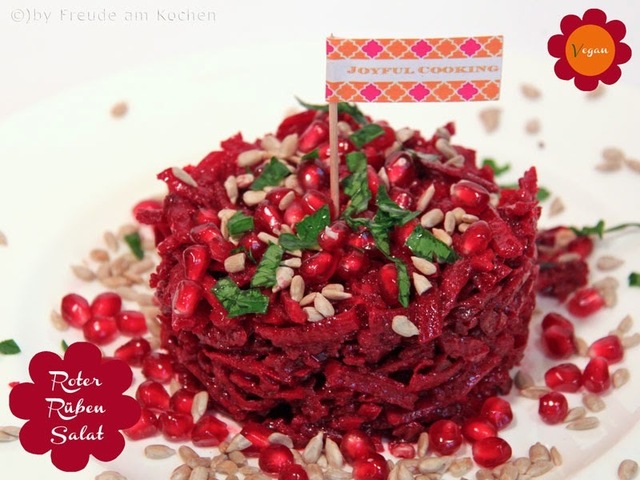 Orientalischer Rote Rüben - Rote Bete - Salat mit Granatapfel Kernen, Sonnenblumenkernen und Noan Essig #vegan