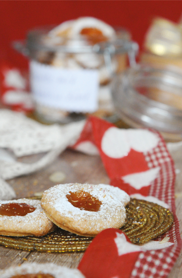Ein Glas voll Weihnachten: Marillen-Marzipan-Kekse