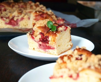 Classic crumble cake with strawberries | Placek drozdzowy z truskawkami i kruszonka