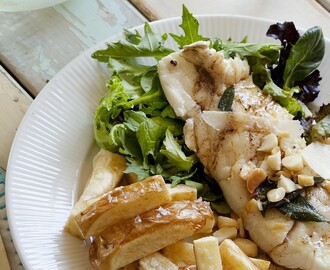 Fisch-Filet als Hauptspeise mit Macadamia Nüssen, Salbei und Parmesan