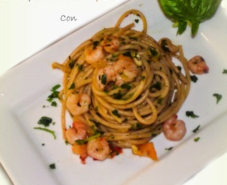 Spaghetti integrali gamberetti e verdure