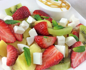 Ensalada de frutas y queso fresco o requesón