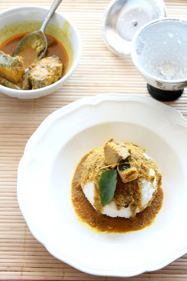 PUTTU & KANNUR MEEN CURRY /STEAMED RICE FLOUR CAKES WITH FISH CURRY