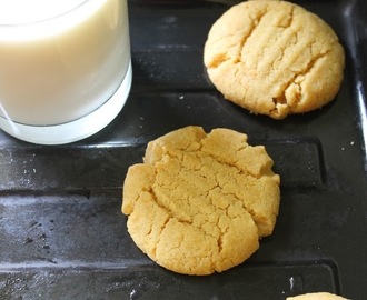 Eggless Custard Powder Cookies / Whole Wheat Cookies / Custard Cookies