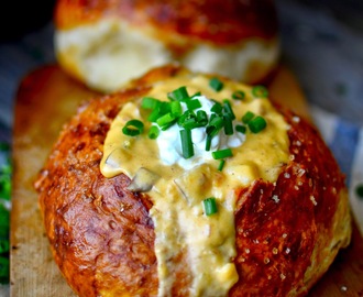 Roasted Cheesy Potato and Ham Soup {In Pretzel Bowls!}