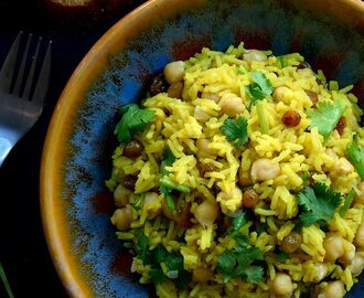 Vegan Curried Rice with Raisins, Cilantro and Chickpeas