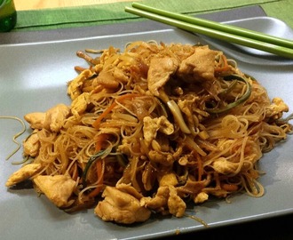 Cena Cinese: Noodles con verdure e pollo