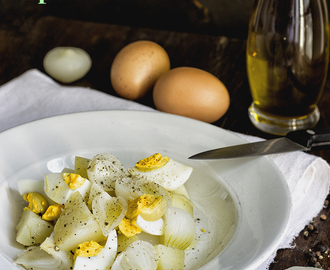 Insalata di cipolle bianche primaverili uova sode e patate