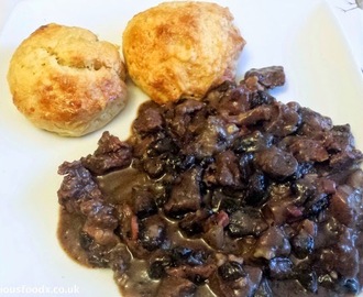 Beef and mushroom stew with cheese scones