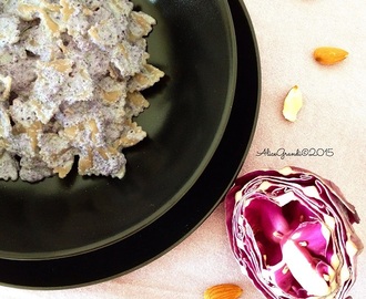 Farfalle integrali al pesto crudo di cavolo viola e mandorle | Red cabbage and almond raw pesto pasta (vegan)