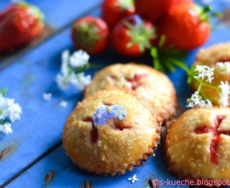 Strawberry and Cream Hand Pies - Mini-Pasteten