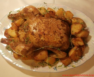 Pieczony kurczak podawany z pikantnymi ziemniakami