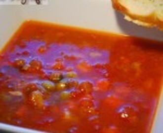 Zupa pomidorowa z zielonym groszkiem i wołowiną